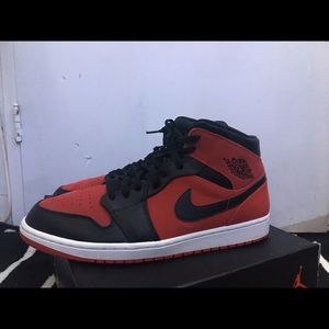 Jordan 1 Reverse Banned mid